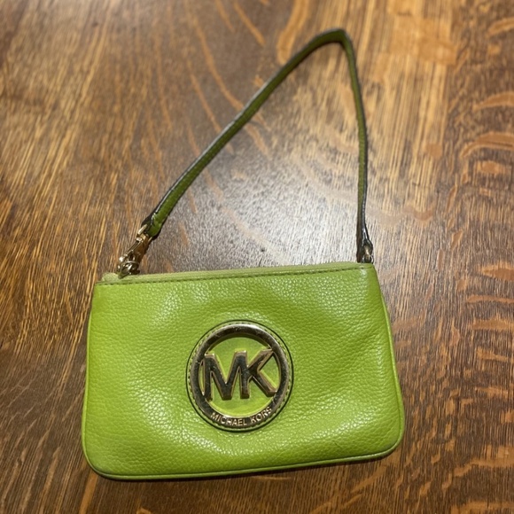 Michael Kors Fulton Pebbled Leather Lime Green Wristlet - Picture 2 of 6